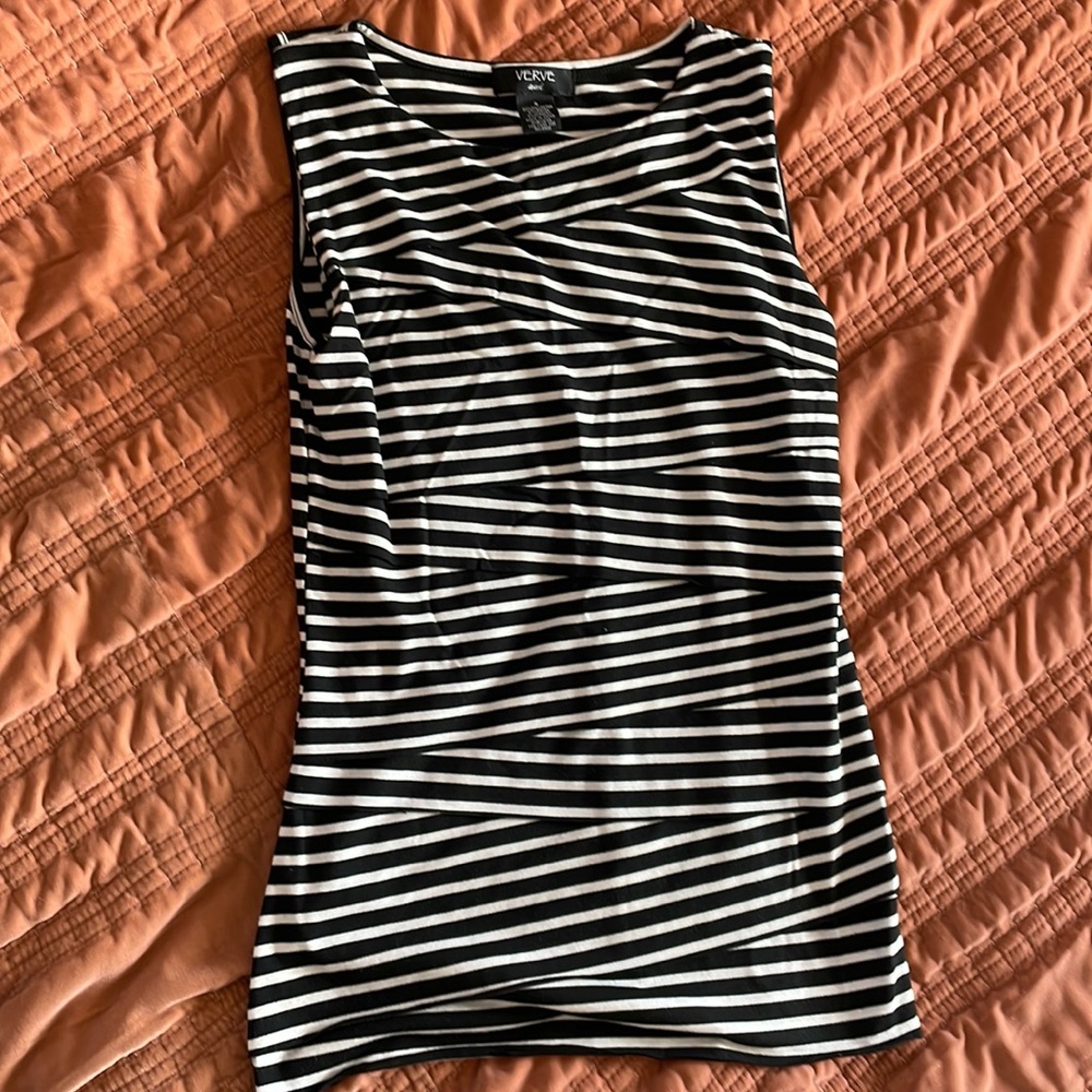 Flattering Striped sleeveless top M